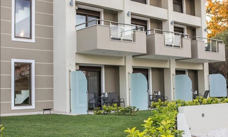 Hotel with 13 rooms in Gerakini Halkidiki Greece